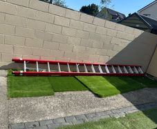 Fiberglass heavy duty ladder