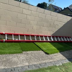 Fiberglass heavy duty ladder