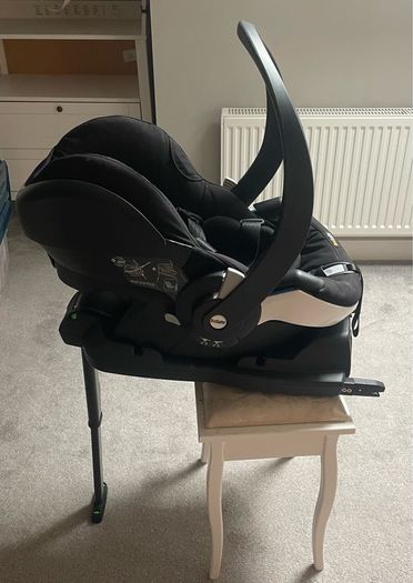 BeSafe iZi Go Infant Car Seat + ISOFIX Base