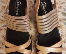New sketcher sandals size 5