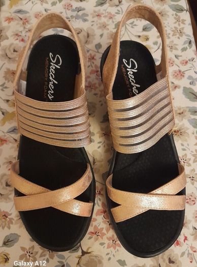 New sketcher sandals size 5