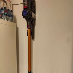 Dyson V7