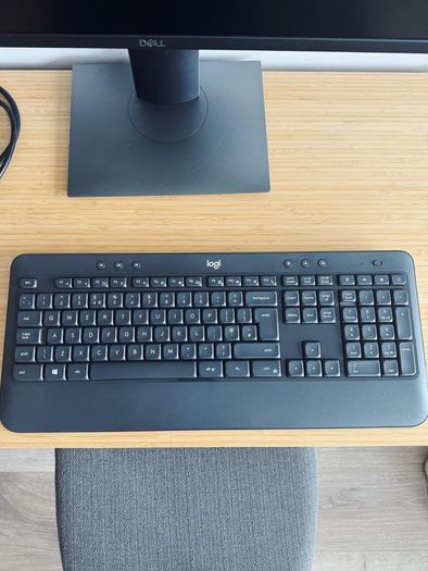 Dell 27 Adjustable Monitor + Logitech Wireless QWERTY Keyboard