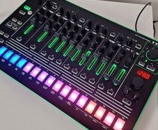 Roland TR 8 Rhythm Performer Drum Machine Excellent Condition