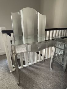 Mirrored Bedroom Furniture
