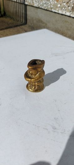 vintage minauture brass Toby jug ornament,,collectors item,,sold as is ,see pictures for condition,,price includes post to anywhere in Ireland thank you.