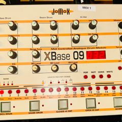 Jomox XBase 09 analog 909-clone drum machine