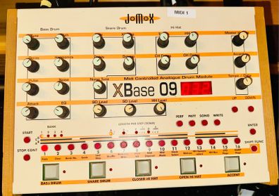 Jomox XBase 09 analog 909-clone drum machine