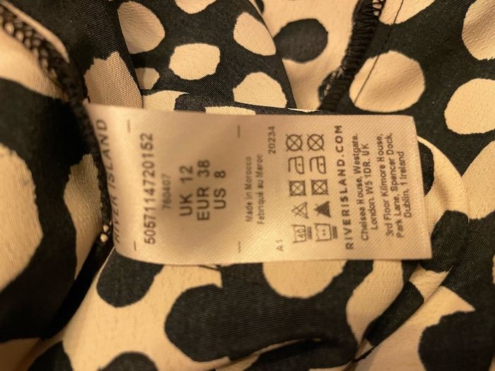 dress River Island long sleeve wrap effect off white and black dots pattern size 38