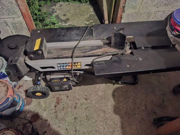 Log splitter Titan ttb762lsp