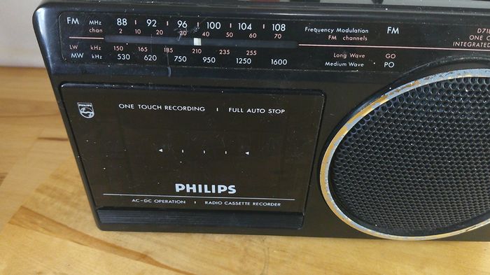 Vintage Philips D7182 Radio Cassette Recorder 3-Band FM/MW/LW Retro 1980s