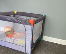 Folding playpen