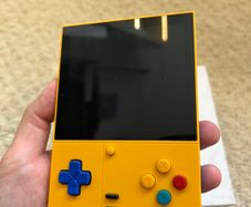 Retroid Pocket Classic -Pokemon Yellow Edition