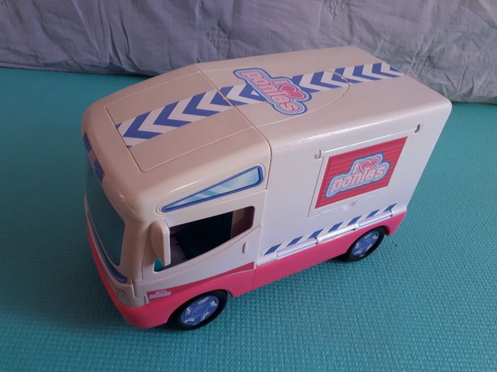 Pony Show Camper Van