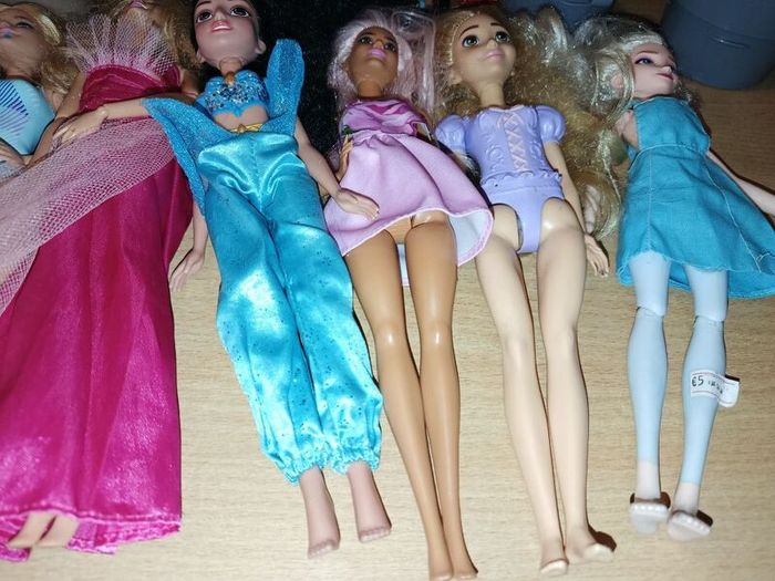 Barbie dolls bundle
