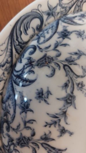 Fabulous Antique Blue and White Lidded Muffin Dish by Royal Worcester in a Beautiful Acanthus Leaf Pattern, Dated 1901, See Condition Report