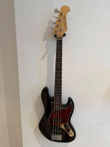 J&D Mini Jazz Bass + Harley Benton HB-20B Bass Amplifier
