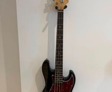 J&D Mini Jazz Bass + Harley Benton HB-20B Bass Amplifier
