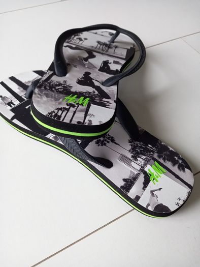 Boys flip flops