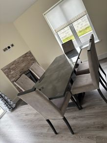 Table & 6 chairs