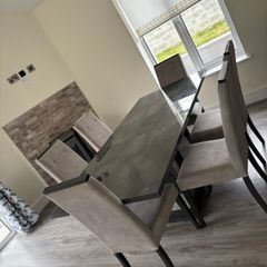 Table & 6 chairs