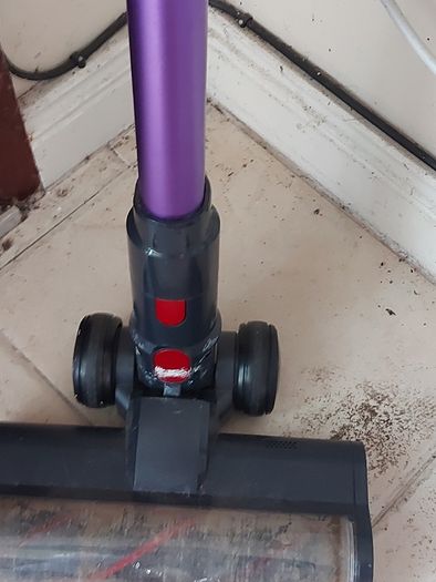 Smoture Cordless Vacuum Cleaner, model VAC02, in excellent condition, great suction, plus charger and accessories
