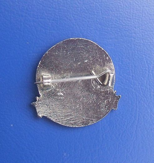 HMS VICTORY (museum ship) - a vintage souvenir/merchandise badge (1960s / 1970s)