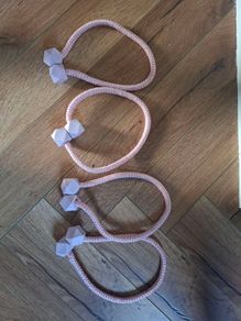 Magnetic curtain ties