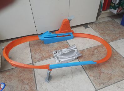 Hotwheels race track
