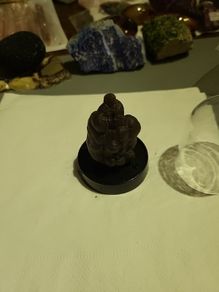 Grey/black kidney shaped agate