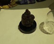 Grey/black kidney shaped agate