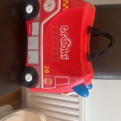 Kids Trunki - fire engine design