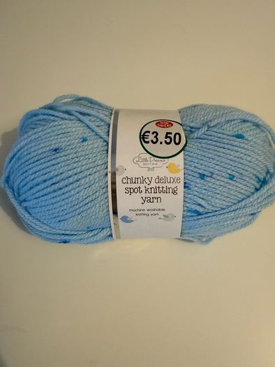 6 balls of blue yarn wool