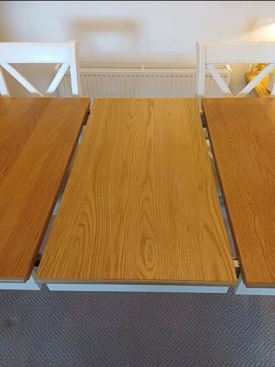 Extendable dining room table and chairs