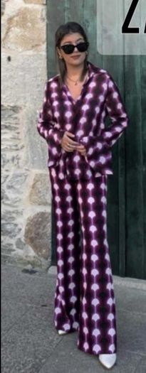 Amazing Zara Insta Famous Bloggers Limited Edition Pink Geo Print 3 Piece Suit, Blazer XL, Blouse XXL and Flare Trousers XL New with Tags