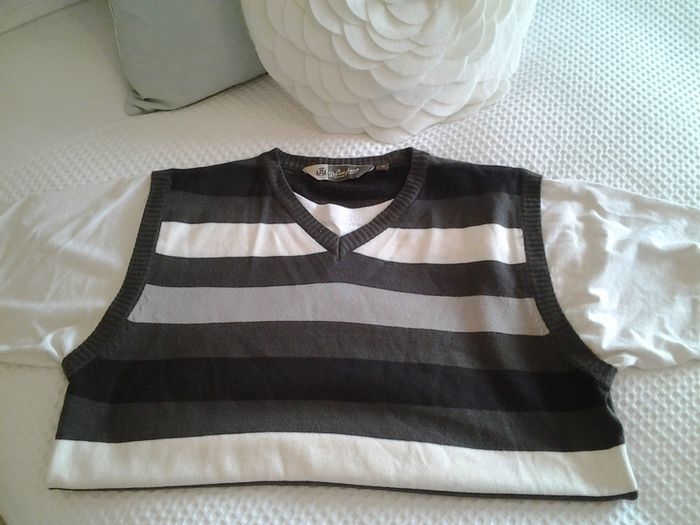 Men's Striped V-Neck T-Shirt - Size M