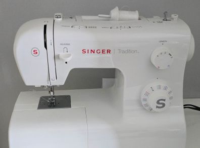Singer Tradition 2282 - Sewing machine