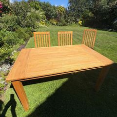 kitchen table and chairs