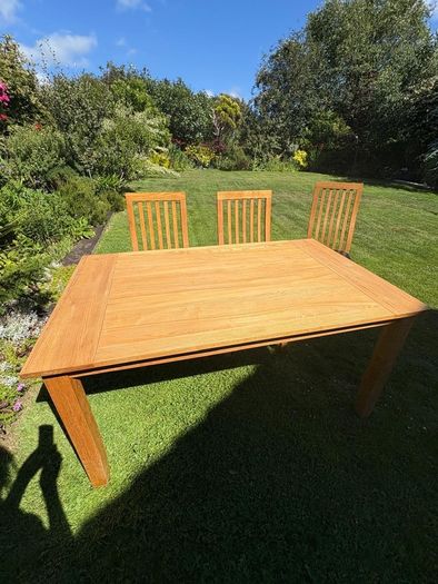 kitchen table and chairs