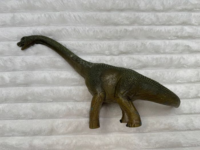 Schleich Brachiosaurus Dinosaur Figure D-73527  approx. 20 cm. height 2016  Dirty Used Please see photos
