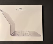 iPad Pro 13-inch (MAGIC KEYBOARD) British English WHITE Brand New Sealed 1 Year Warranty