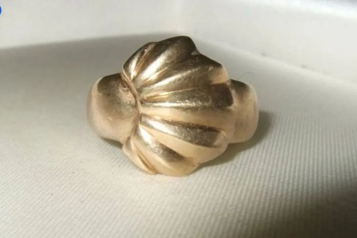 Vintage Hallmarked 9ct Gold 'Oyster' Ring