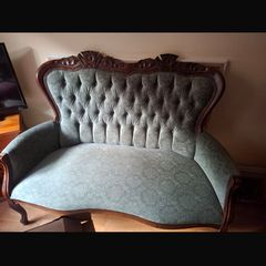 Victoria style Queen Anne set