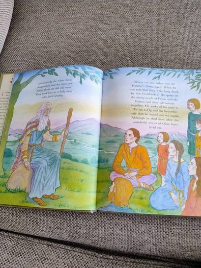 A Child's Treasury of Irish Stories and Poems 2004 hardback with dustcover in very good condition FREE STANDARD POSTAGE INCLUDED