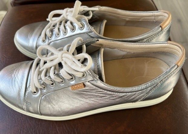ECCO LEATHER SHOES. Ladies. EU 39 UK 6.   Colour Muted Aluminium Silver. Total comfort. 120 euro new. In very good lightly used condition.