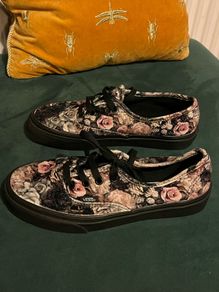 Brand New Floral Velvet Vans Size 5