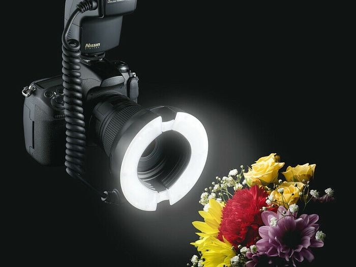 Nissin MF18 Macro flash for Canon