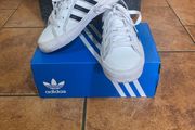 Adidas boys runners white size 3