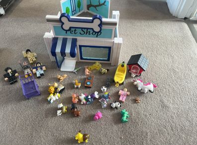 Roblox pet shop and figurines
