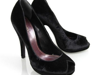 New Gucci Elizabeth Black Velvet Heart Shaped Open Toe Heels Platform